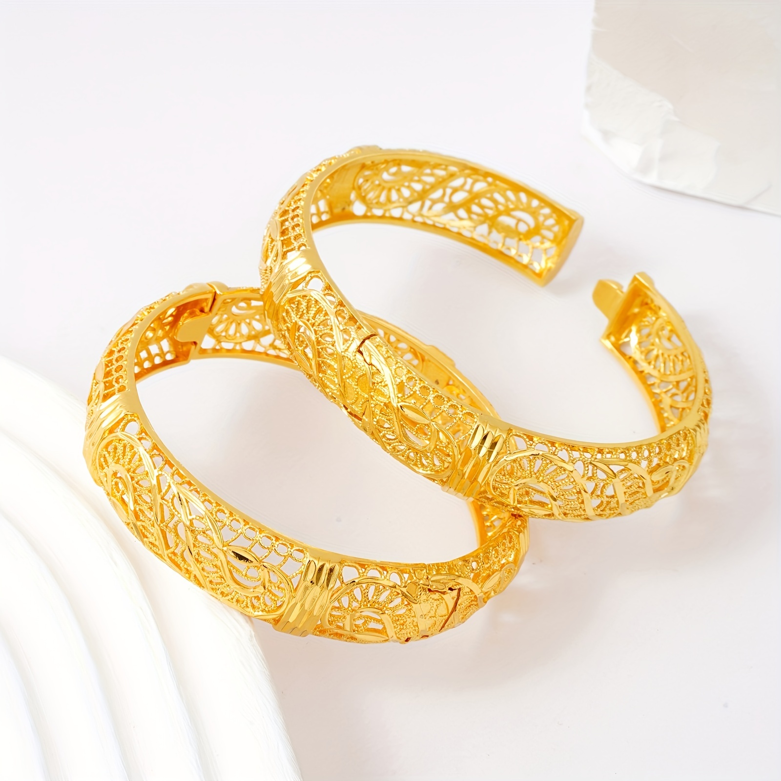 3pcs Golden Openwork Bracelet Hollow Carved Ethnic Style Bangle